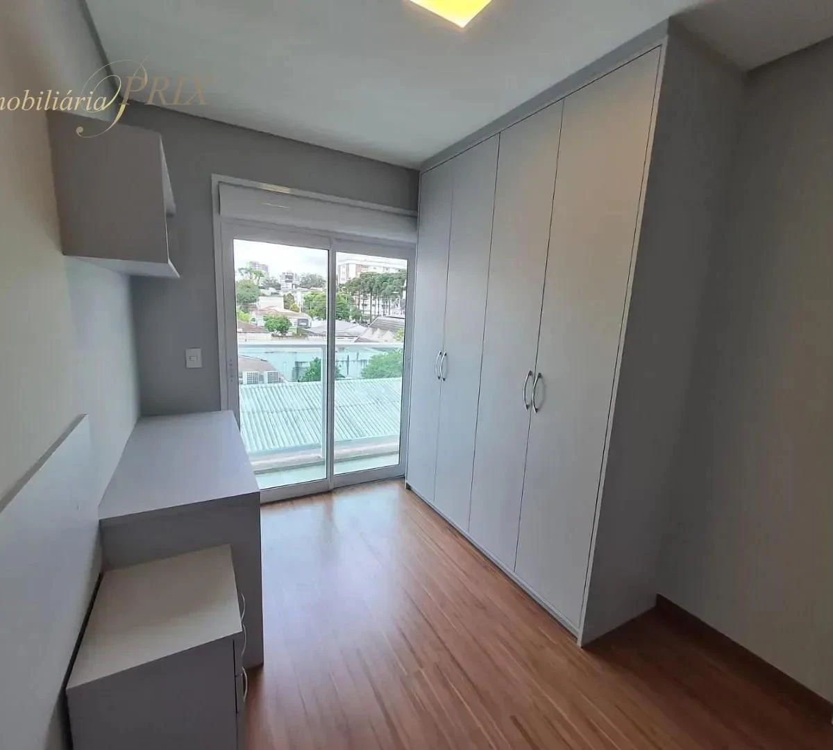 Glass-enclosed balcony in a 2-bedroom apartment, 76 m² — photo 12