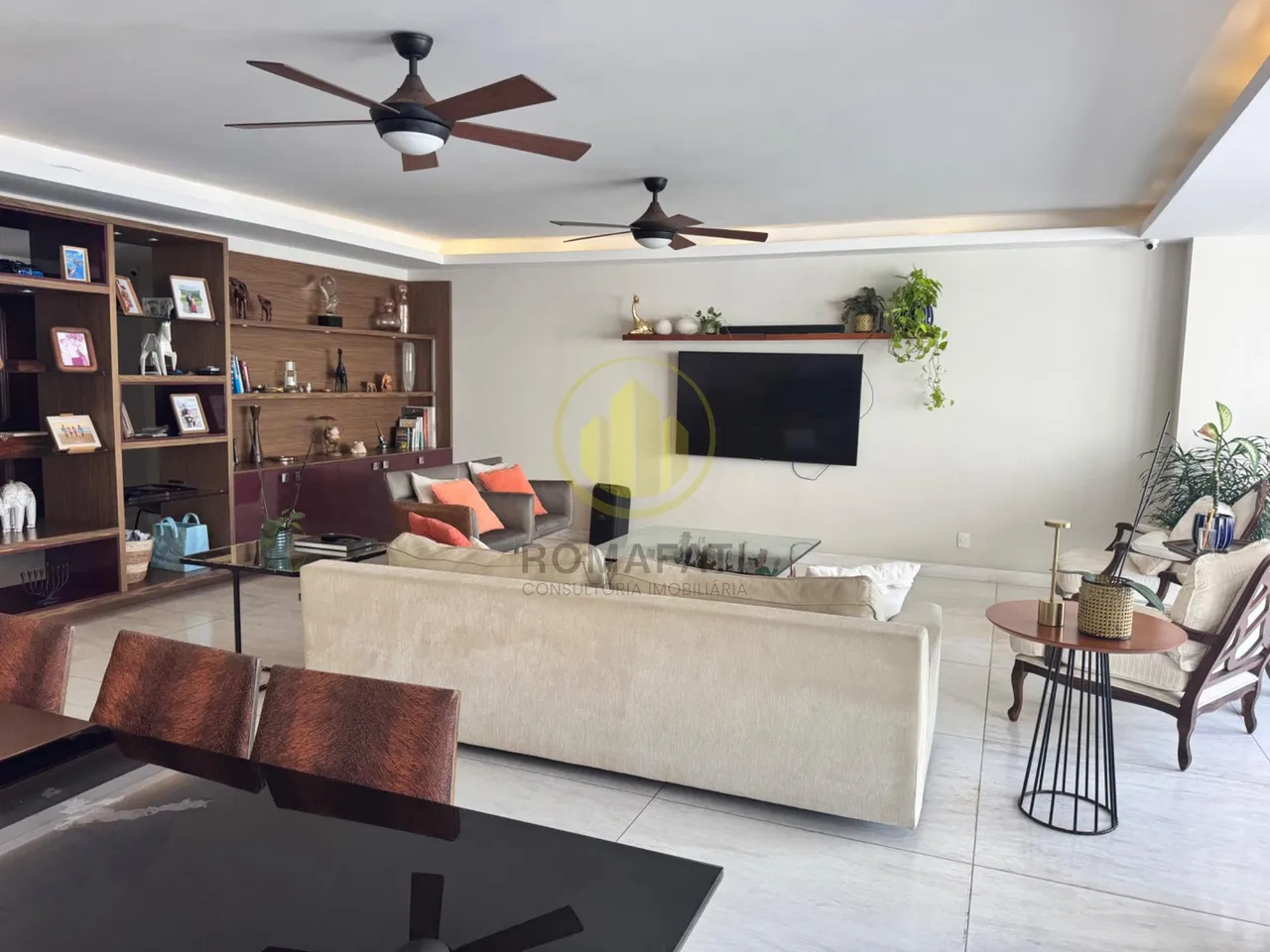 300 m² apartment with 3 bedrooms and an open-plan kitchen — photo 10