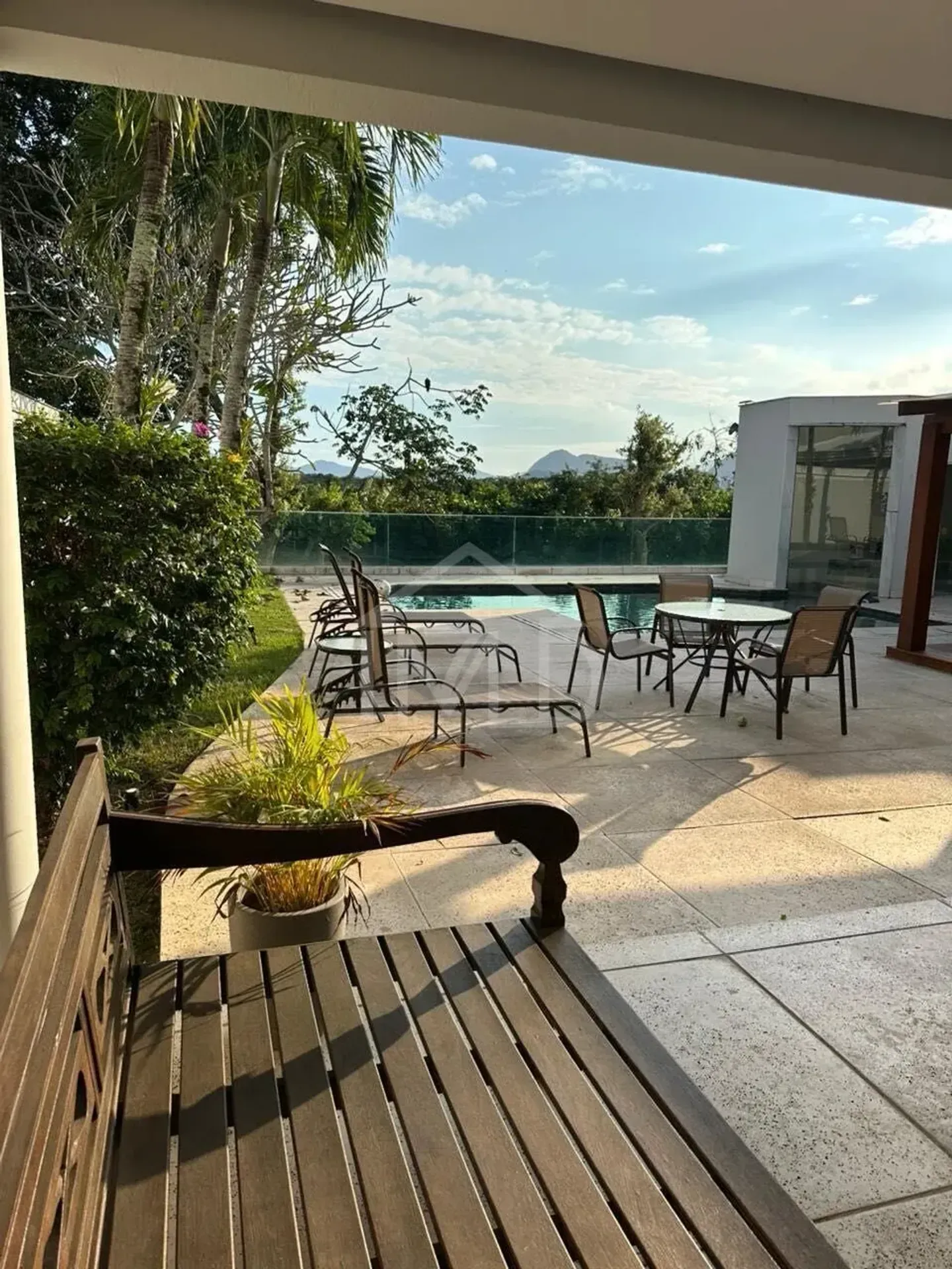 House with 4 suites, open-plan kitchen, 650 m² — photo 35