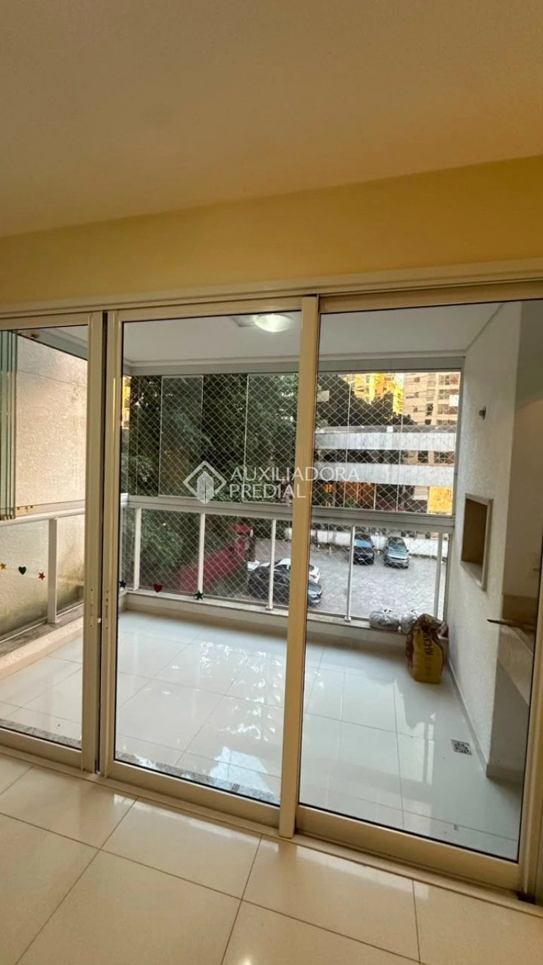 Apartamento de 4 dormitorios con 3 plazas y 253 m²