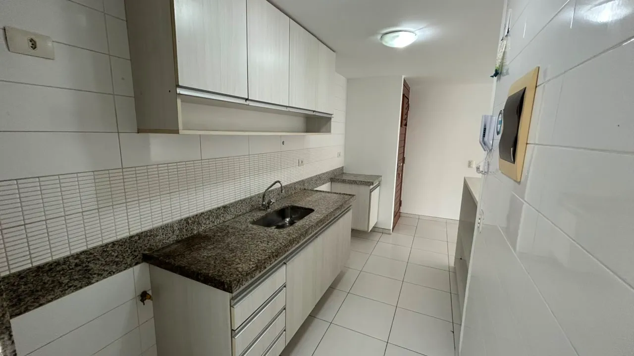 3-bedroom apartment with 2 en-suites and a balcony — photo 11