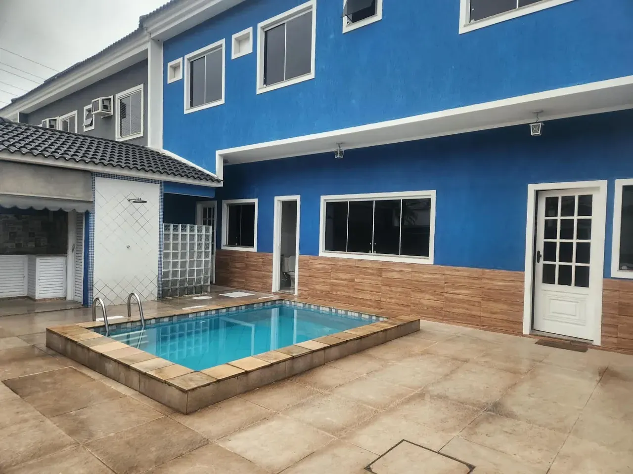 3-bedroom house with a grill on the balcony — photo 25