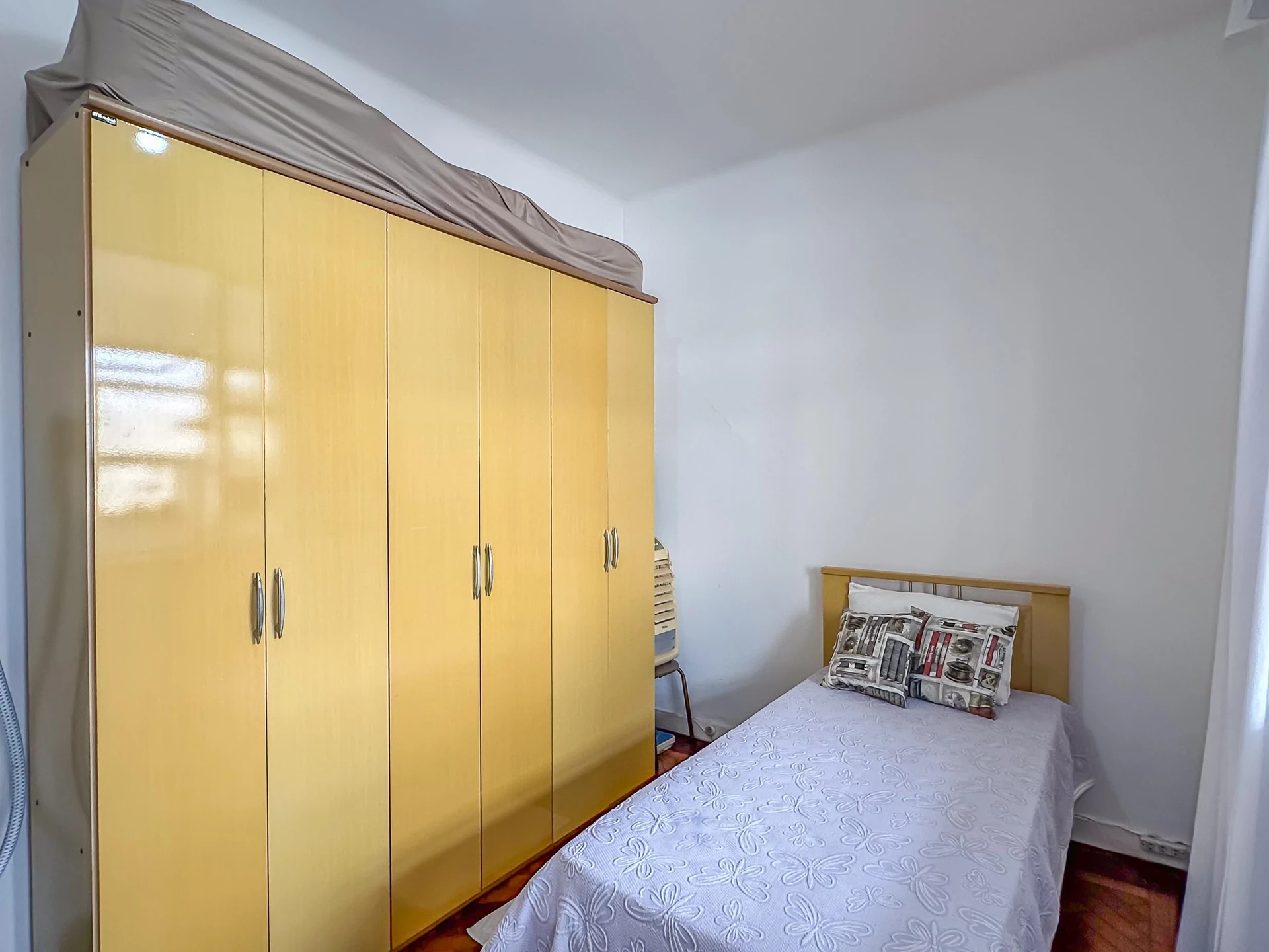 Furnished 2-bedroom apartment with a balcony — photo 22