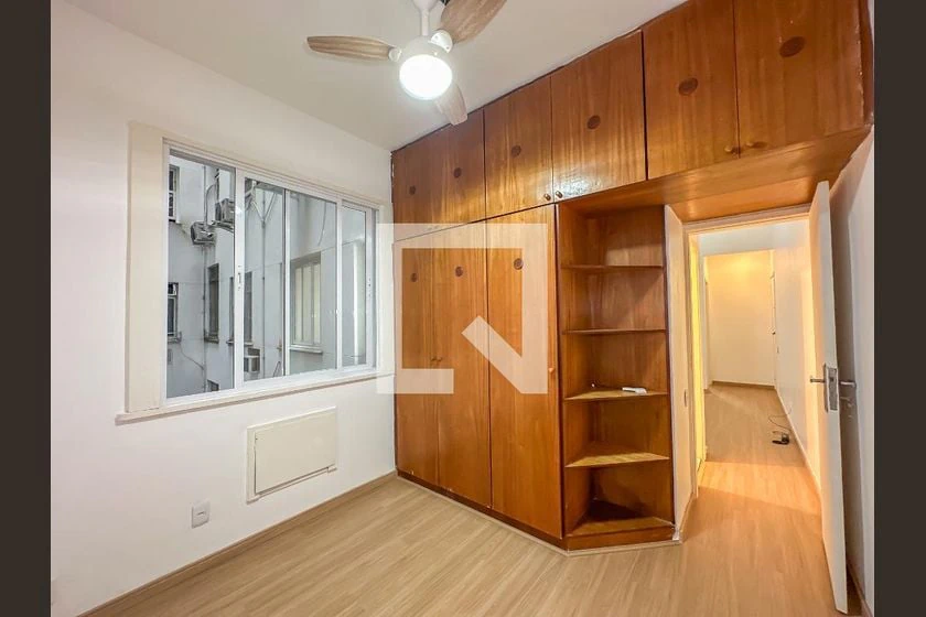 Apartamento de 2 quartos com piso de madeira ou laminado — photo 3