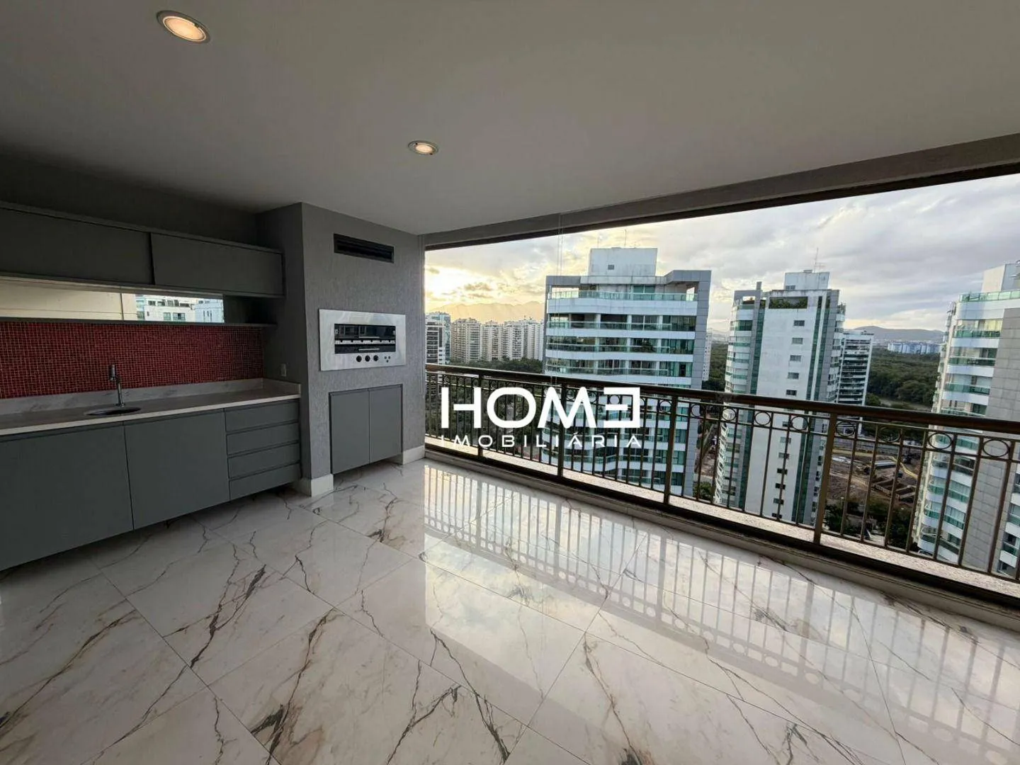 Furnished apartment, 365 m², with floor-to-ceiling windows — photo 2