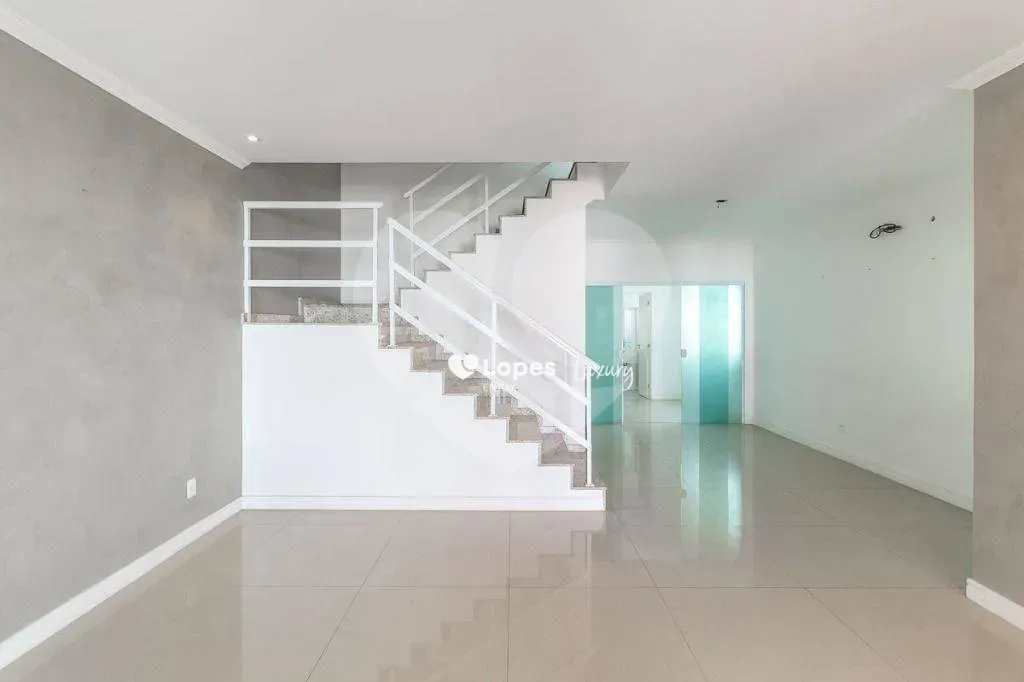 House with 5 bedrooms and a built-in balcony grill — photo 11
