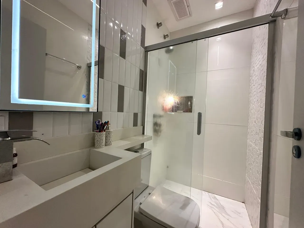 Furnished 250 m² apartment with 4 bedrooms and 5 bathrooms — photo 43