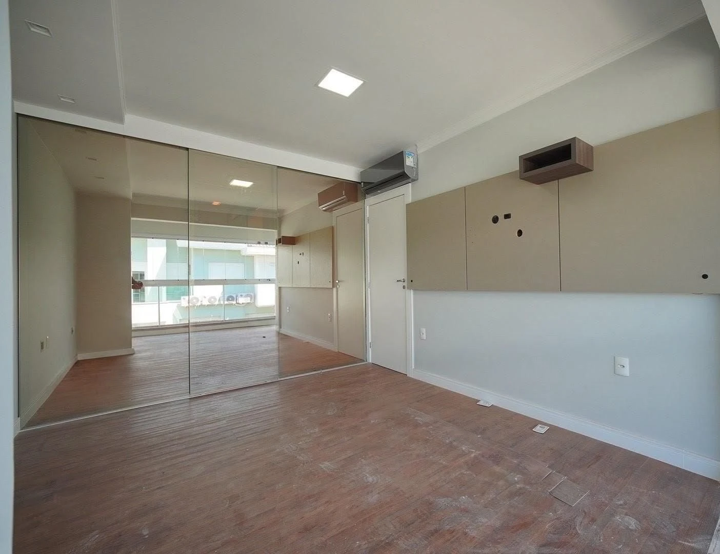 205 m² apartment with a private pool and a jacuzzi — photo 3