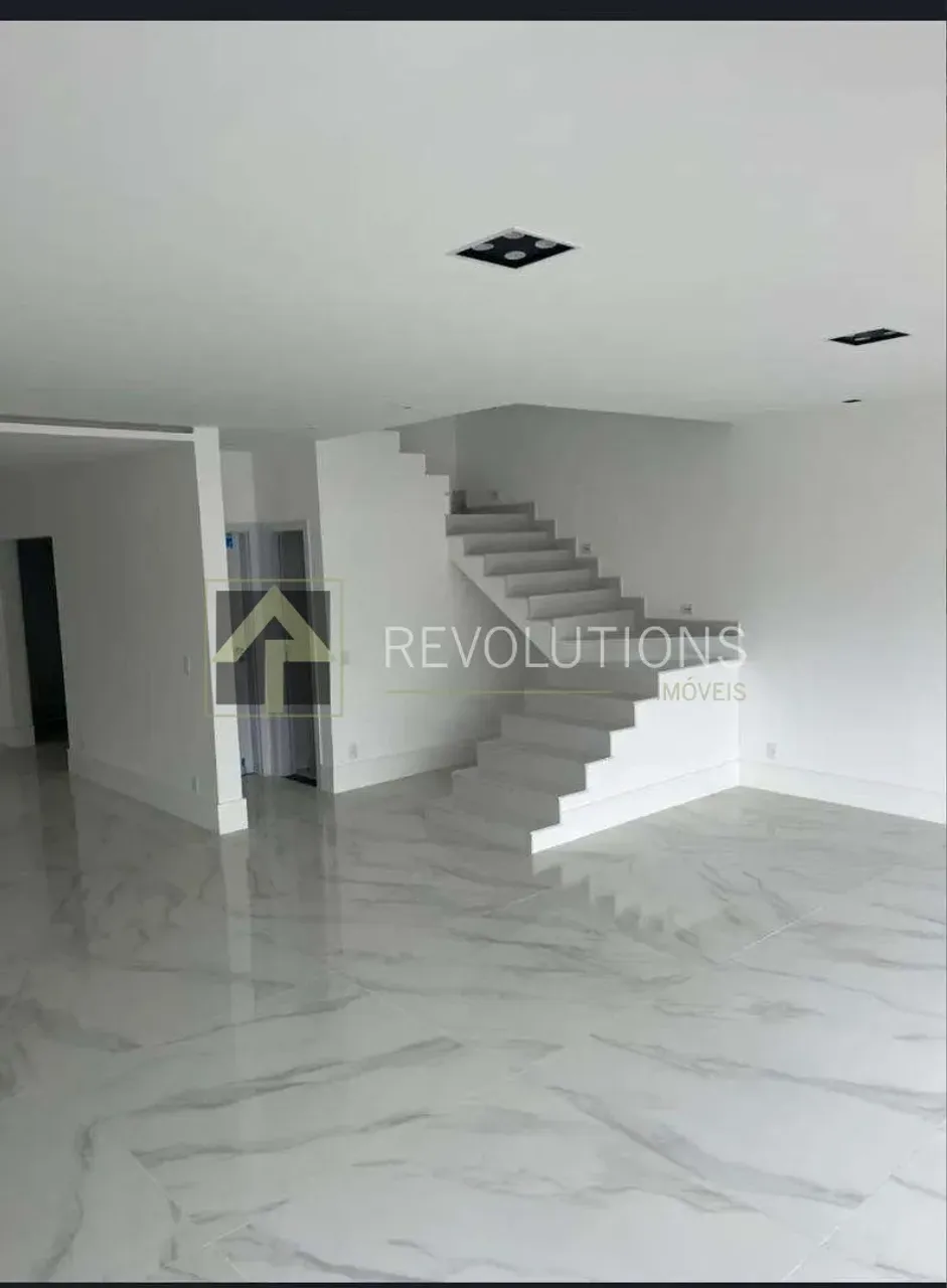 Casa com 3 quartos e 5 banheiros, com varanda — photo 2