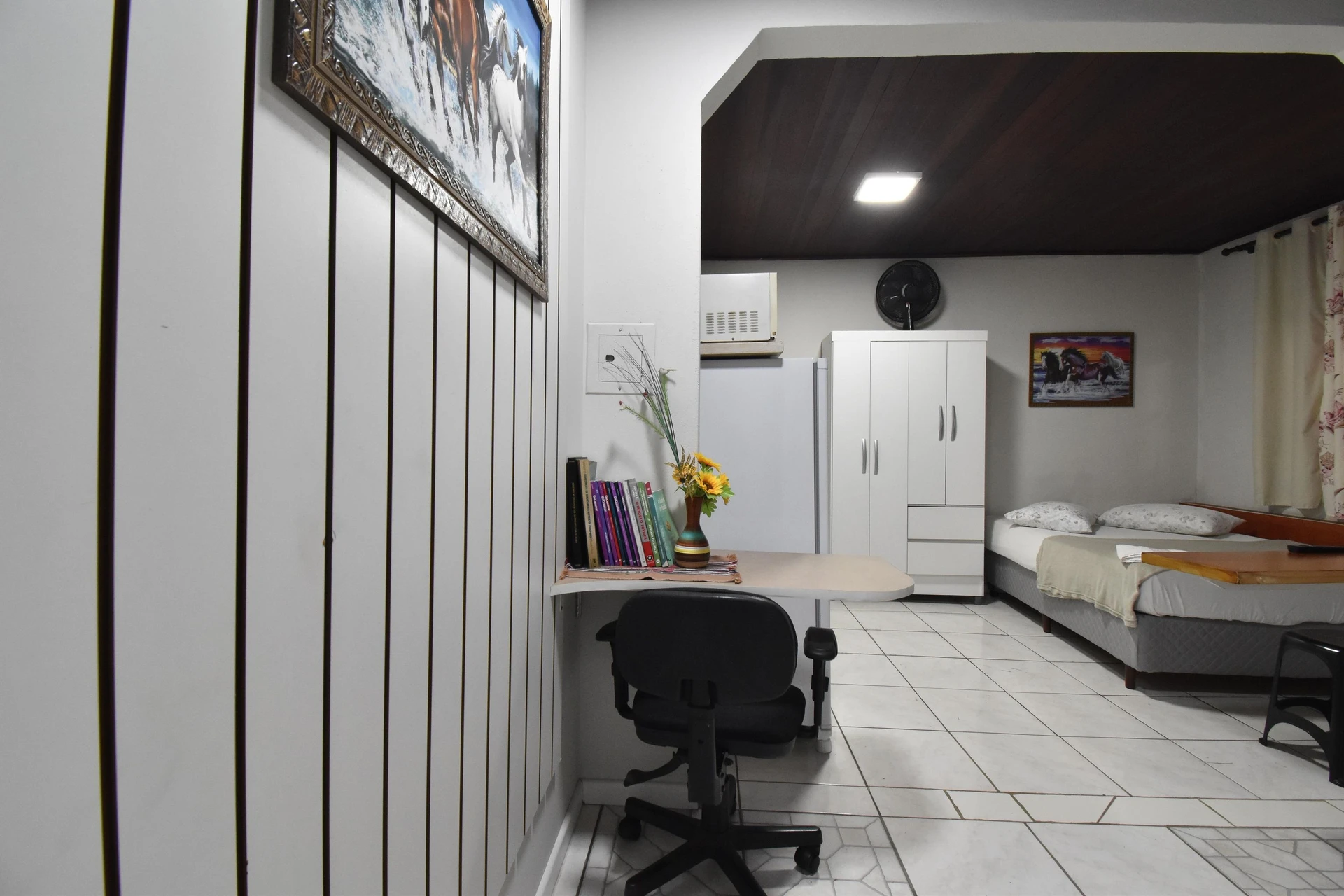Furnished studio, 20 m², with a home office — photo 3