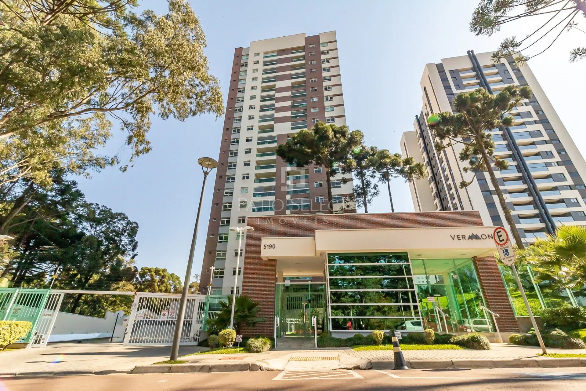 Apartment on the 8th floor with a glass-enclosed balcony — photo 89