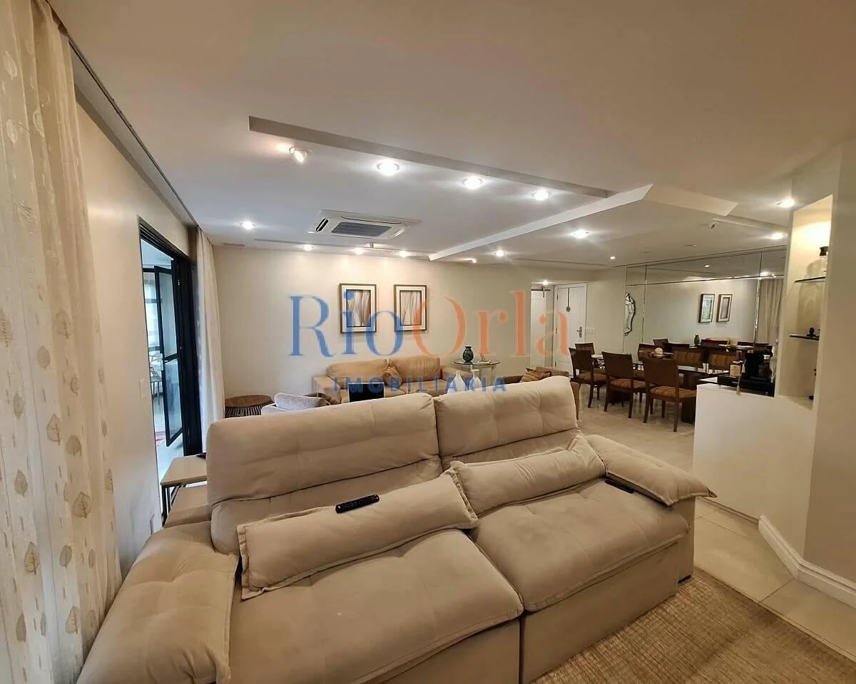Floor-to-ceiling windows in a 4-bedroom apartment, 156 m² — photo 37