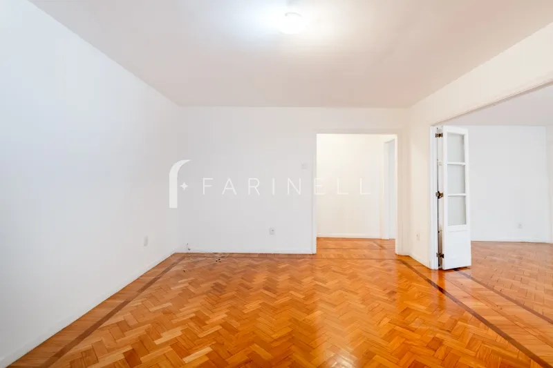 Home office in a 4-bedroom apartment, 196 m² — photo 5