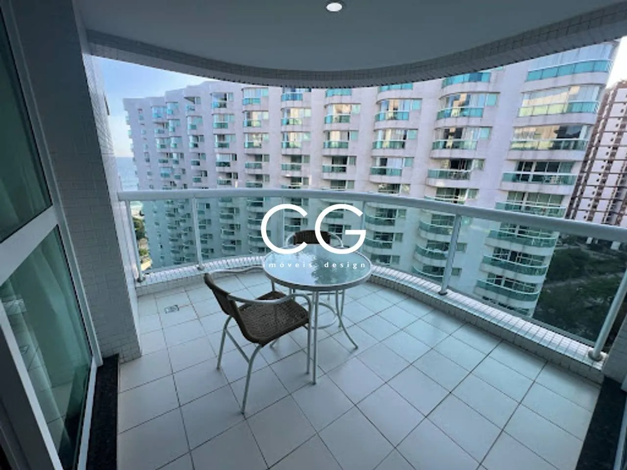 Furnished 1-bedroom apartment with glass-enclosed balcony — photo 6