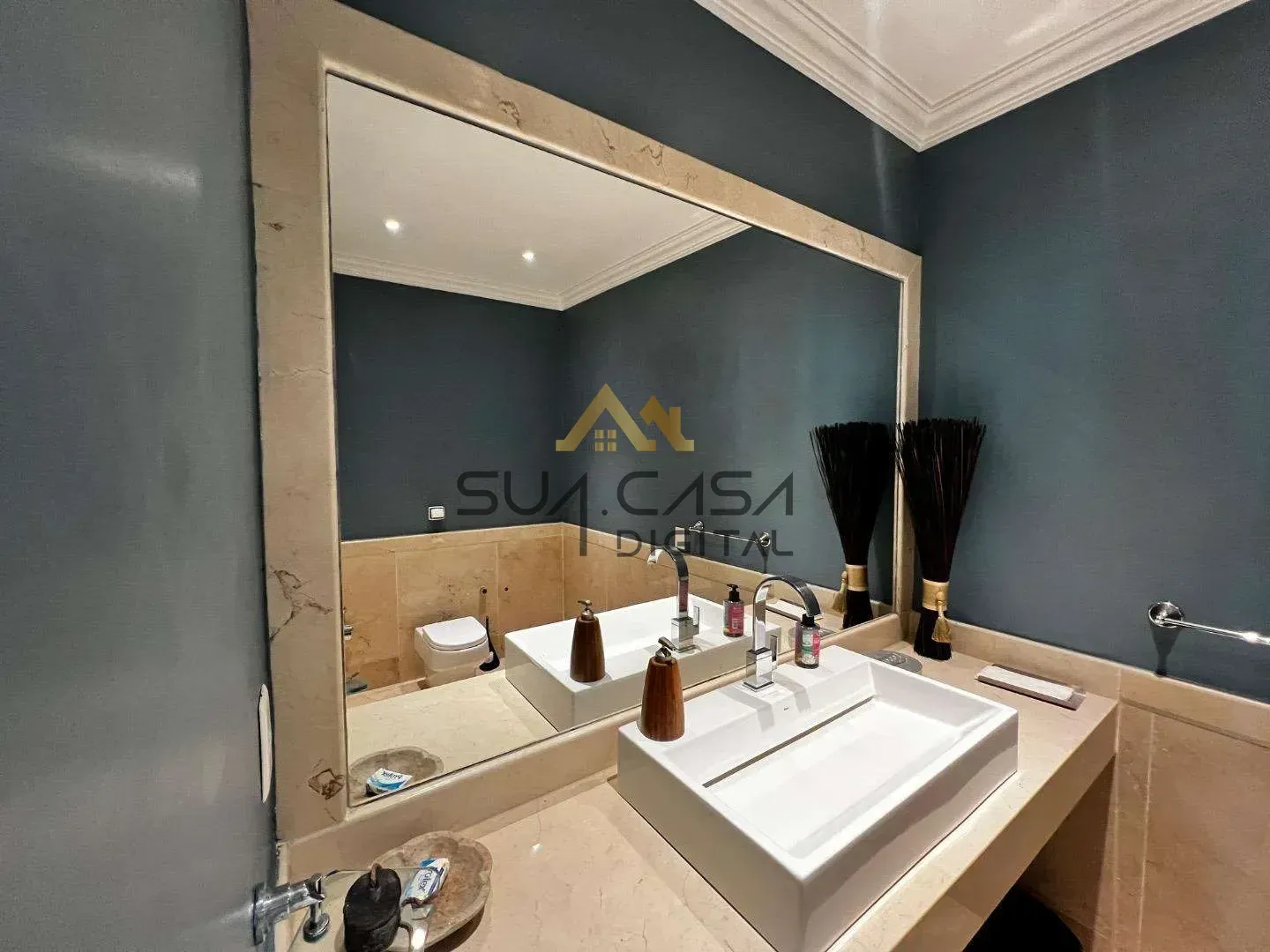 House with 5 bedrooms, 5 bathrooms and built-in wardrobes — photo 28