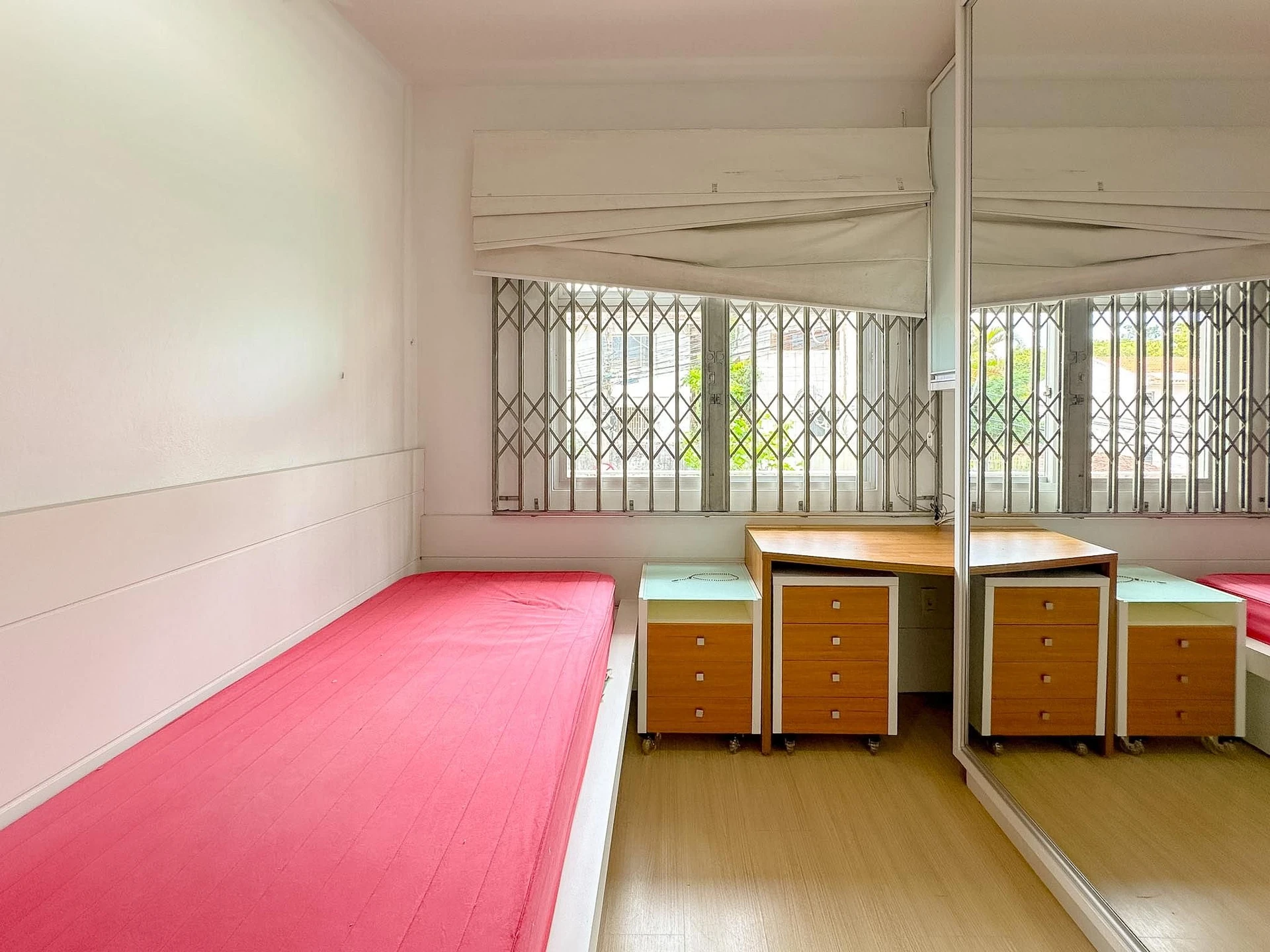 Furnished house, 250 m², with a bathtub — photo 44
