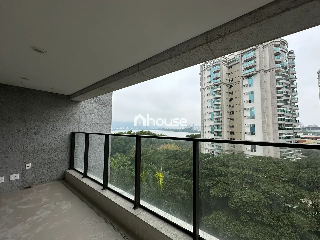 Apartment with 2 bedrooms, glass balcony, and 2 parking — photo 5