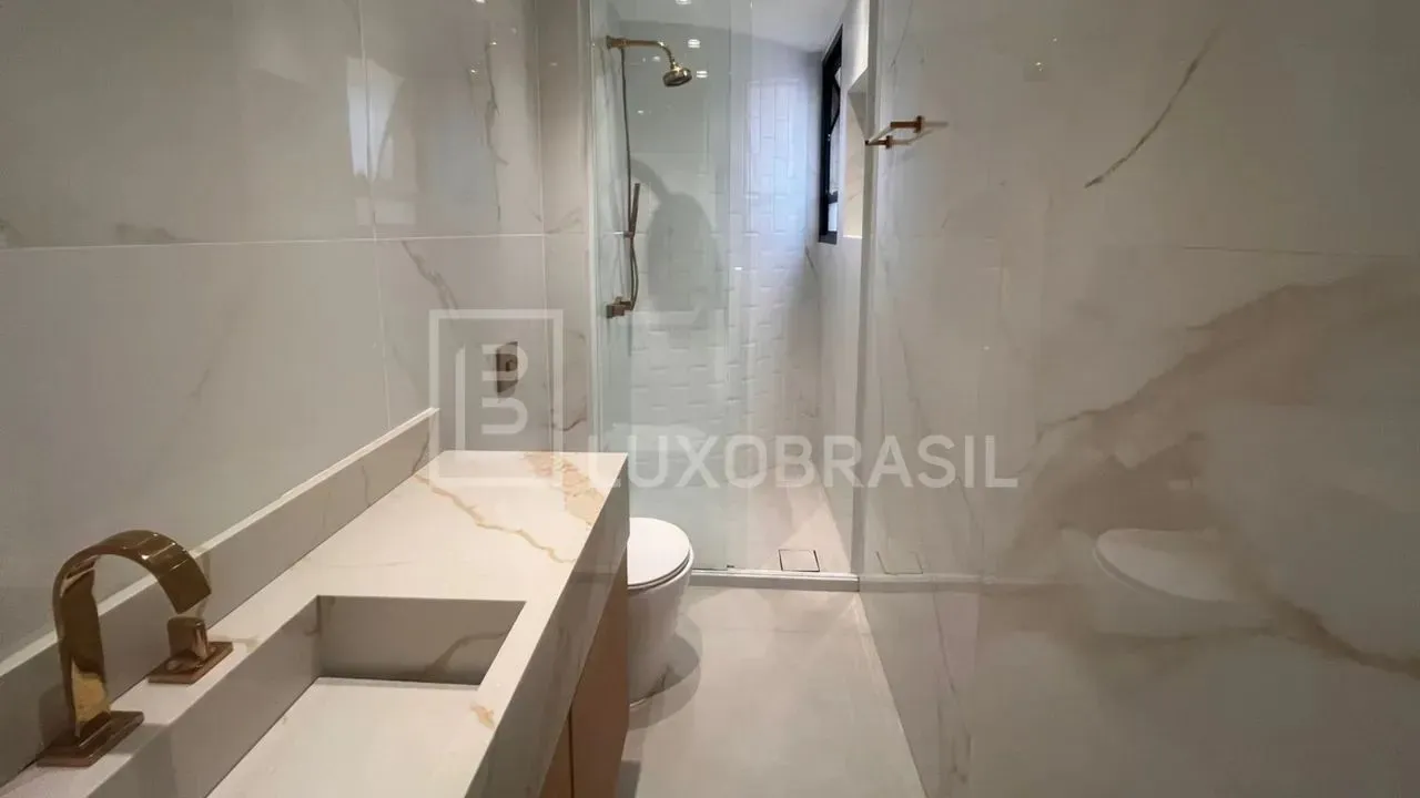 2-bedroom 2-bath apartment with an open-plan kitchen — photo 7