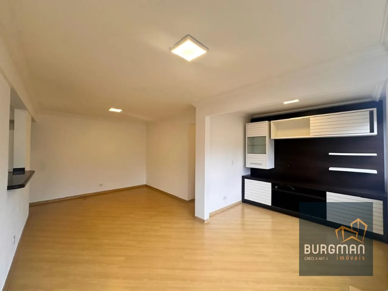 2-bedroom apartment with 1 bathroom and an open-plan kitchen — photo 14