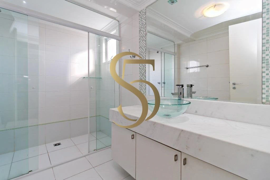 Furnished apartment, 256 m², with a bathtub — photo 28