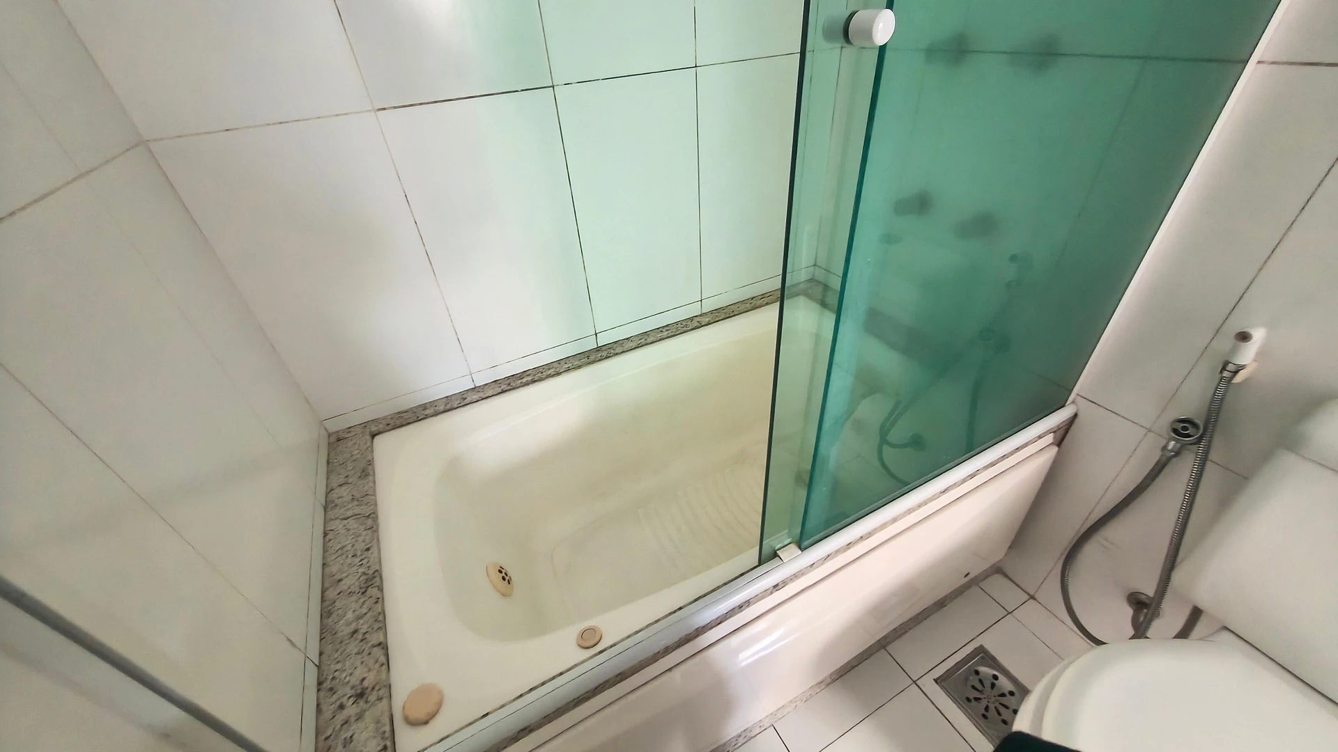 Apartment, 87 m², with a jacuzzi — photo 33