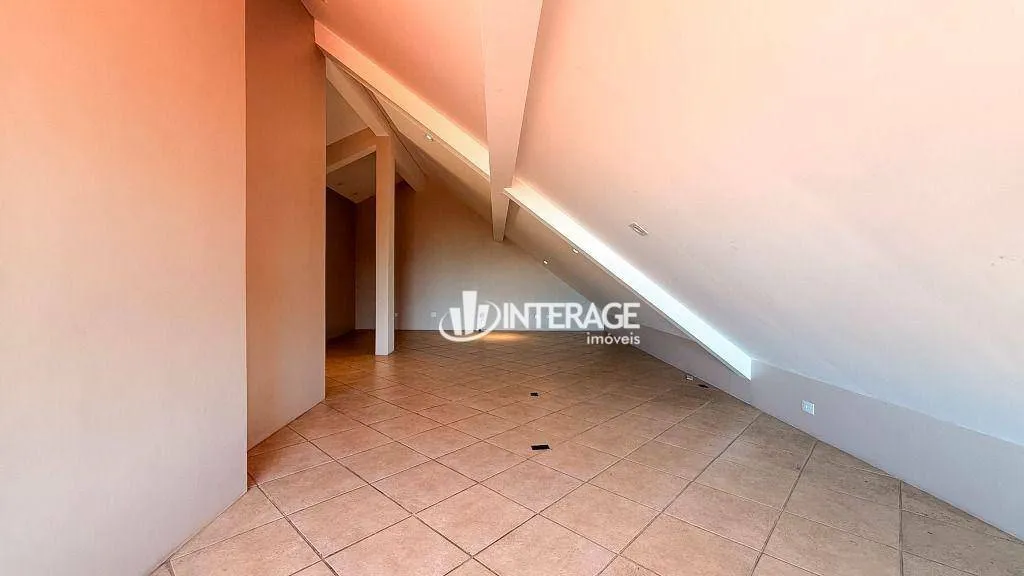 Condo house with private garden and laundry area — photo 56