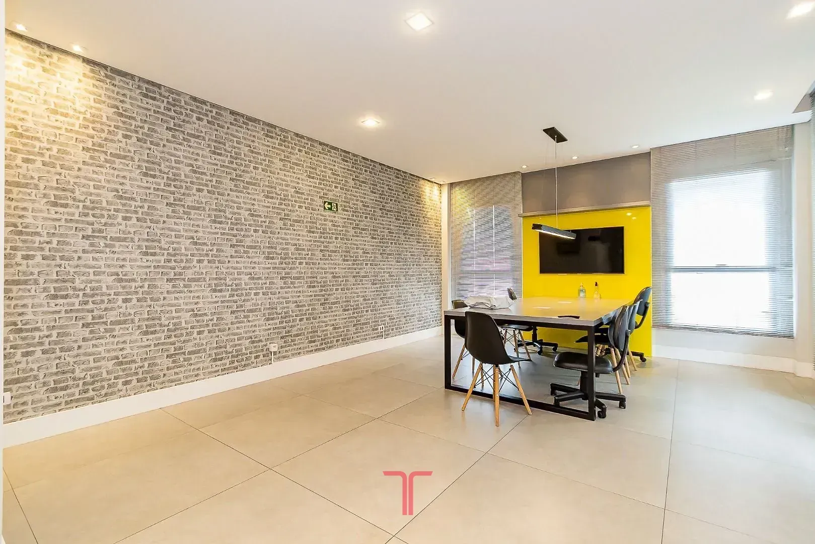 Furnished 1-bedroom apartment with 34 m² and balcony — photo 37