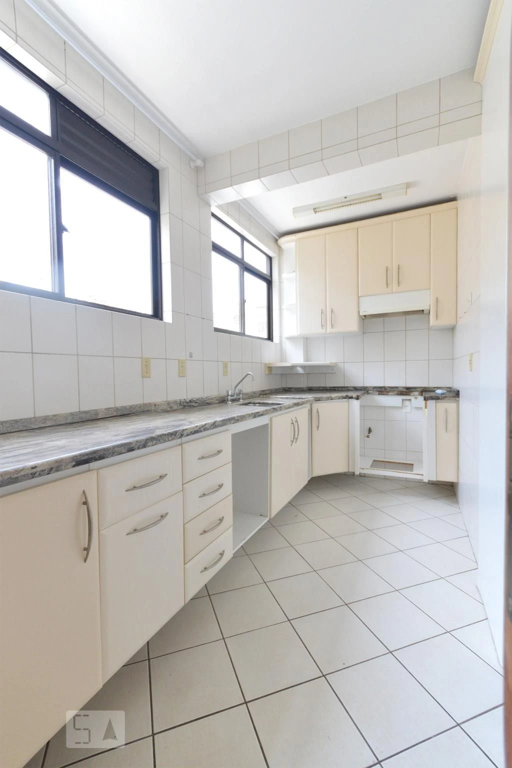 Apartamento sem mobília com 3 quartos e vaga