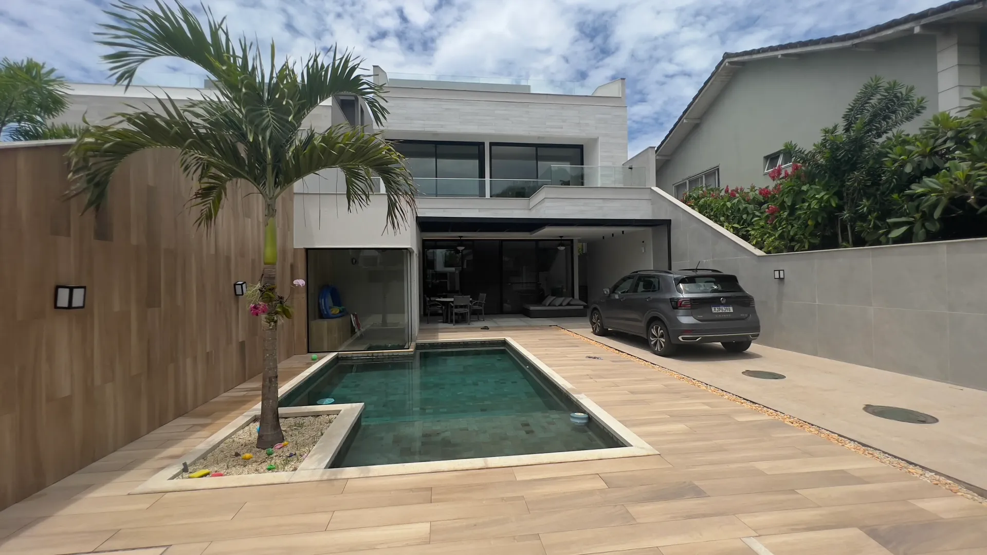 House with 5 bedrooms and 5 bathrooms plus 3 parking spots — photo 20