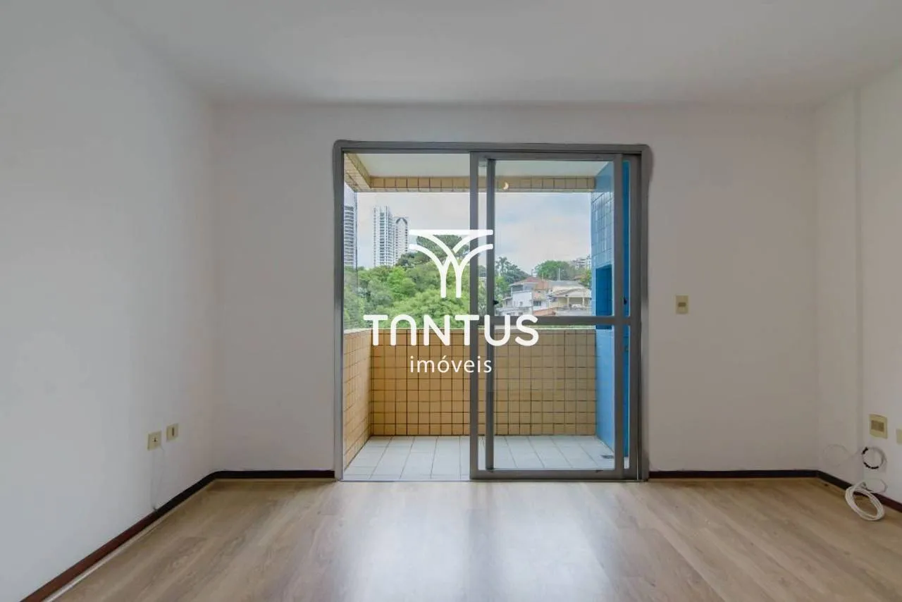 65 m² apartment with a grill on the balcony and a bathtub — photo 19