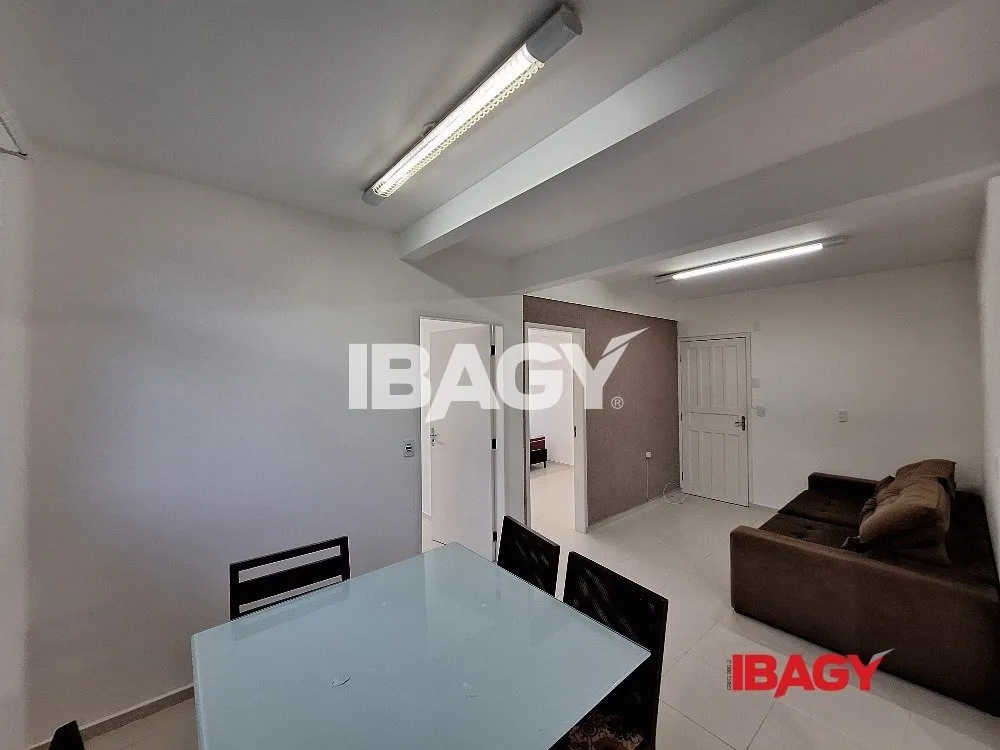 2-bedroom apartment with a washing machine in Florianópolis — photo 9