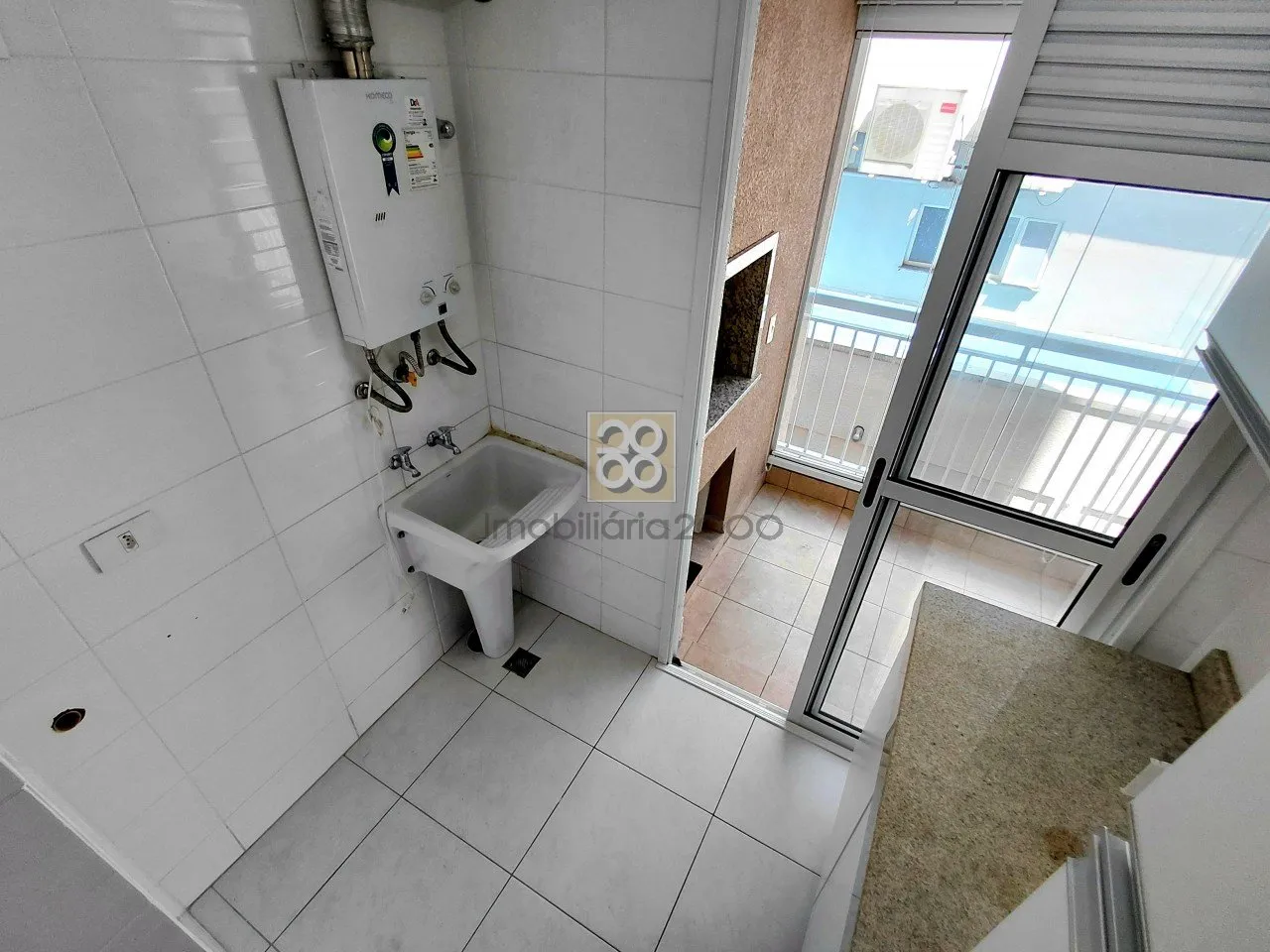 Balcony with a grill in a 2-bedroom apartment, 67 m² — photo 17