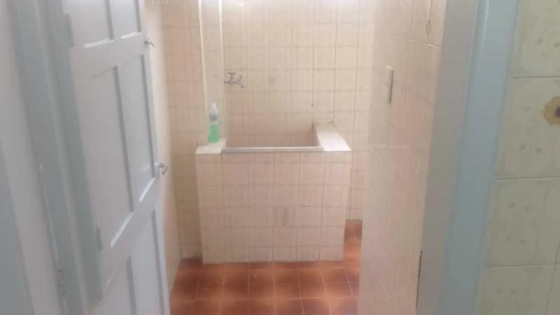 Квартира з 2 спальнями та дерев'яною підлогою або ламінатом — photo 16