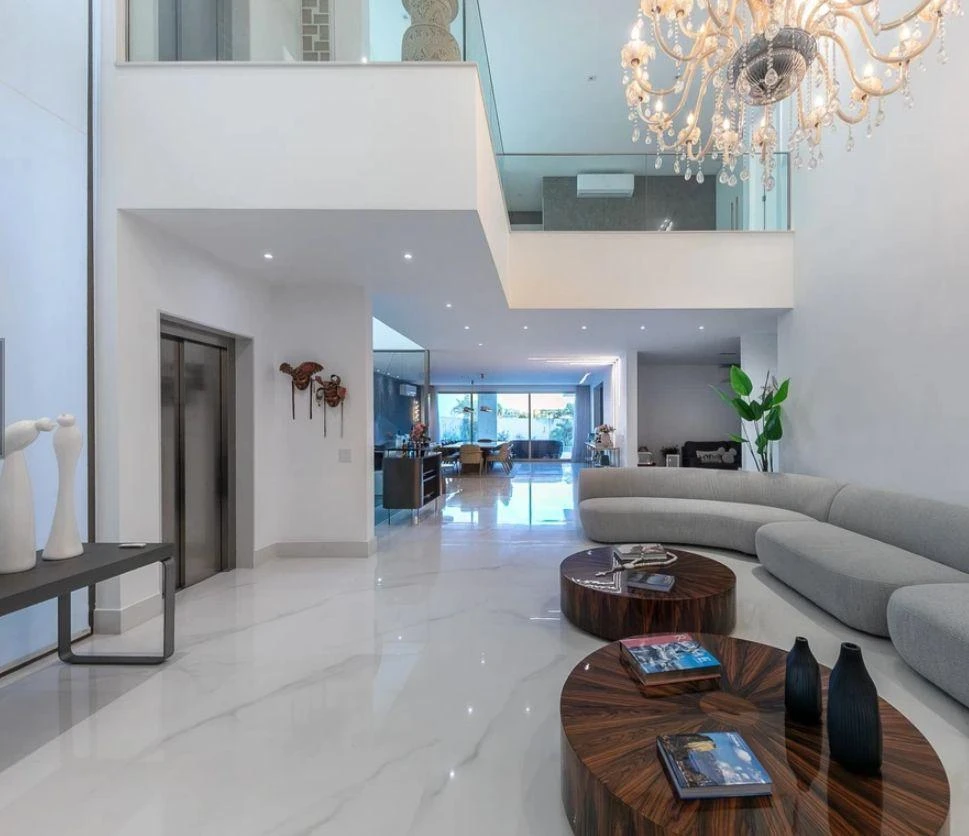 Furnished house with 5 bedrooms and an open-plan kitchen — photo 4