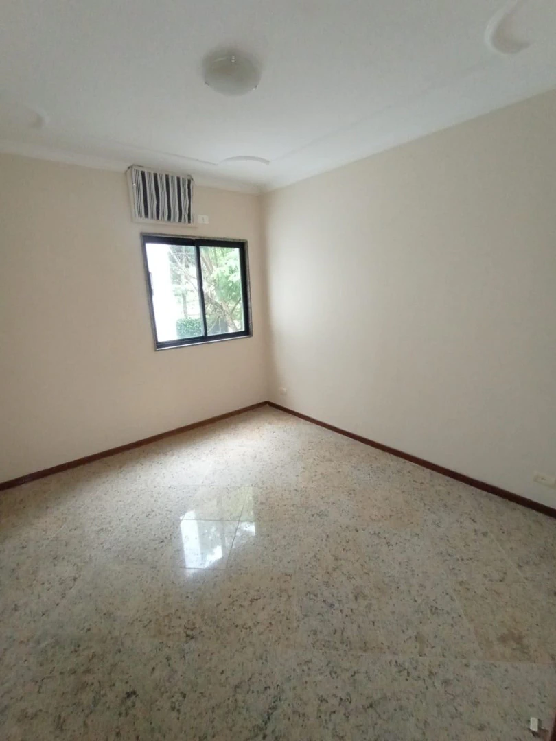 2-bedroom apartment, 1 with its own bathroom, 115 m² — photo 3