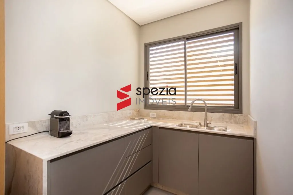 3-bedroom apartment with a grill on the balcony in Curitiba — photo 15