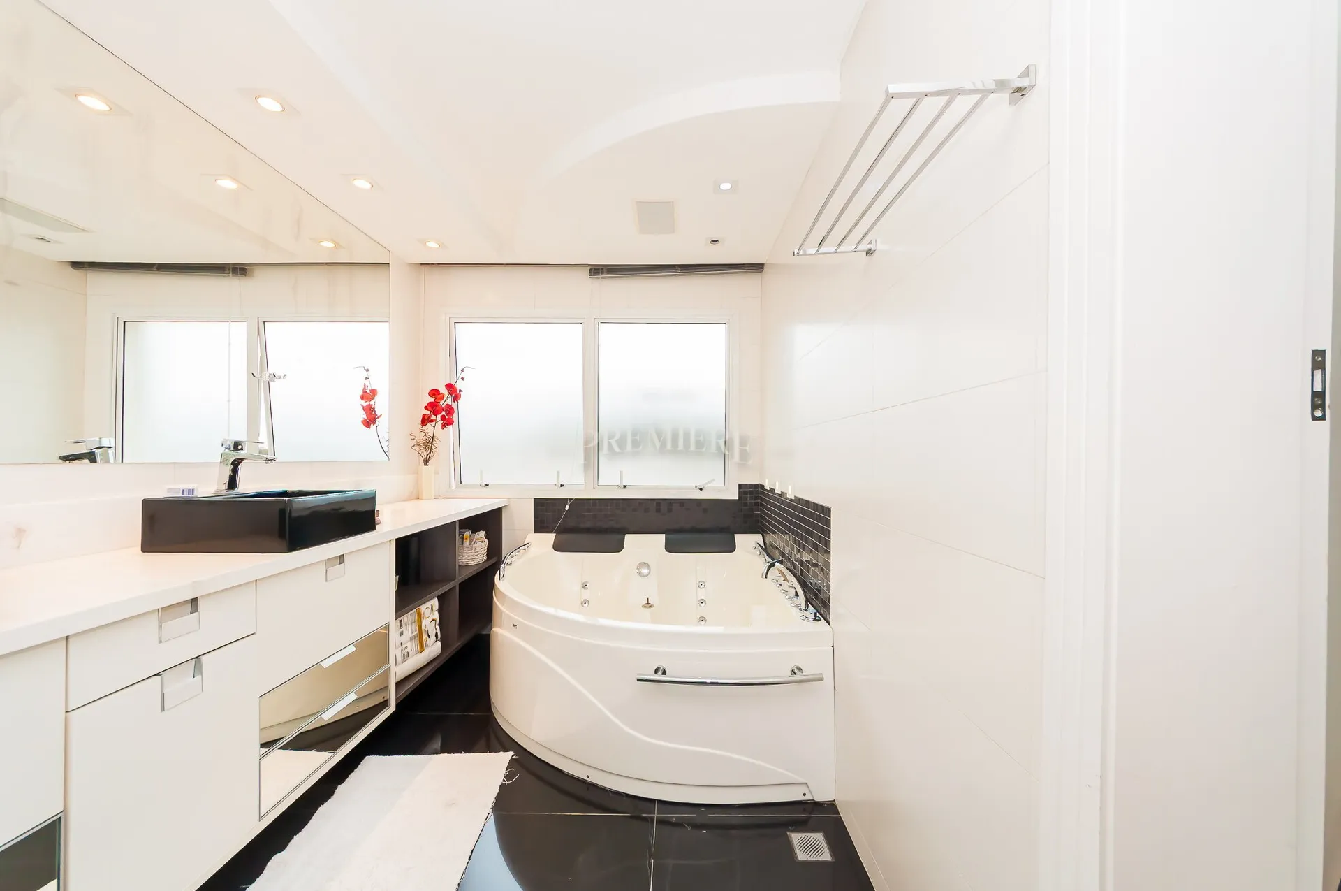 House with 3 en-suite bedrooms and 450 m² — photo 29