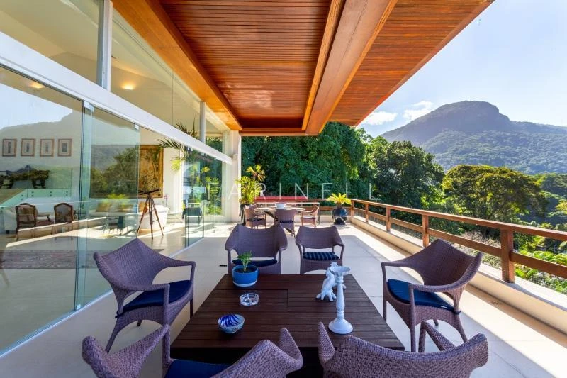Furnished 1200 m² house with a balcony and 6 bedrooms — photo 6