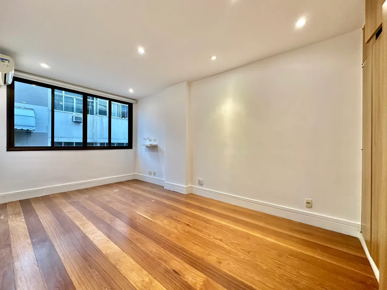 Furnished apartment, 268 m², with a water view — photo 38