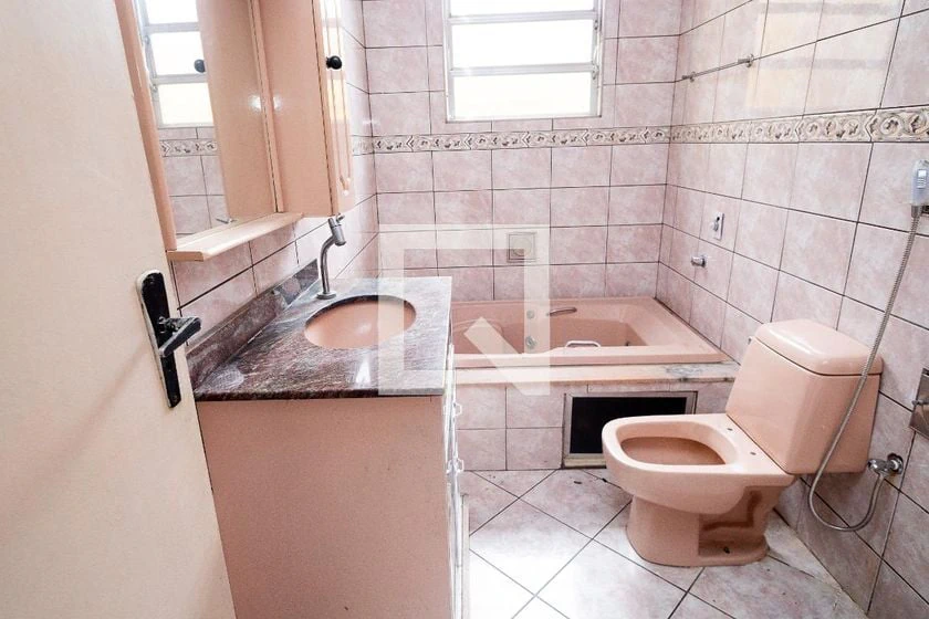 3-bedroom house with private garden and laundry area — photo 4