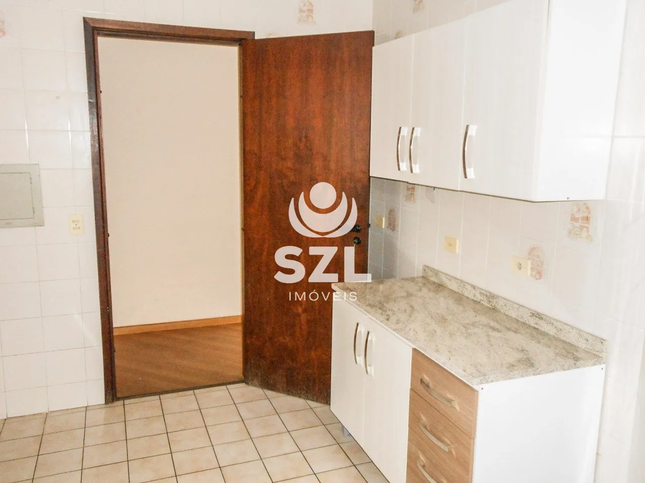 Apartment, 79 m², with wood or laminate floors — photo 4