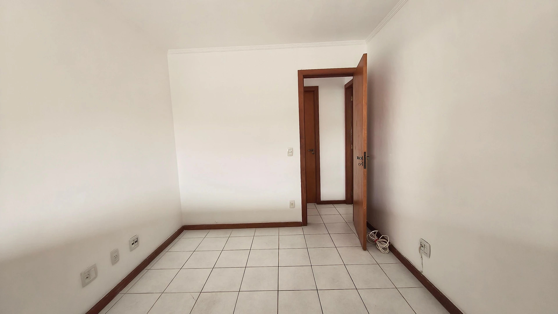 3-bedroom apartment in a building with a pool — photo 27