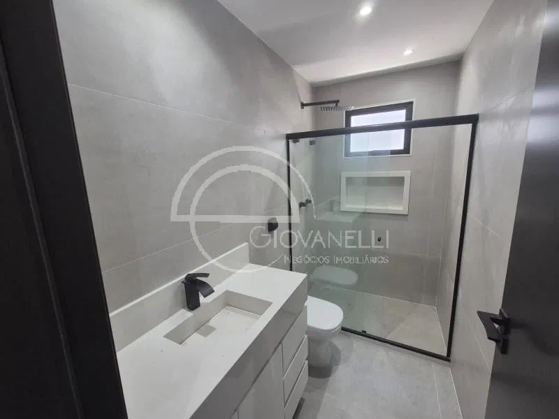 Furnished house with 4 en-suites and open-plan kitchen — photo 17
