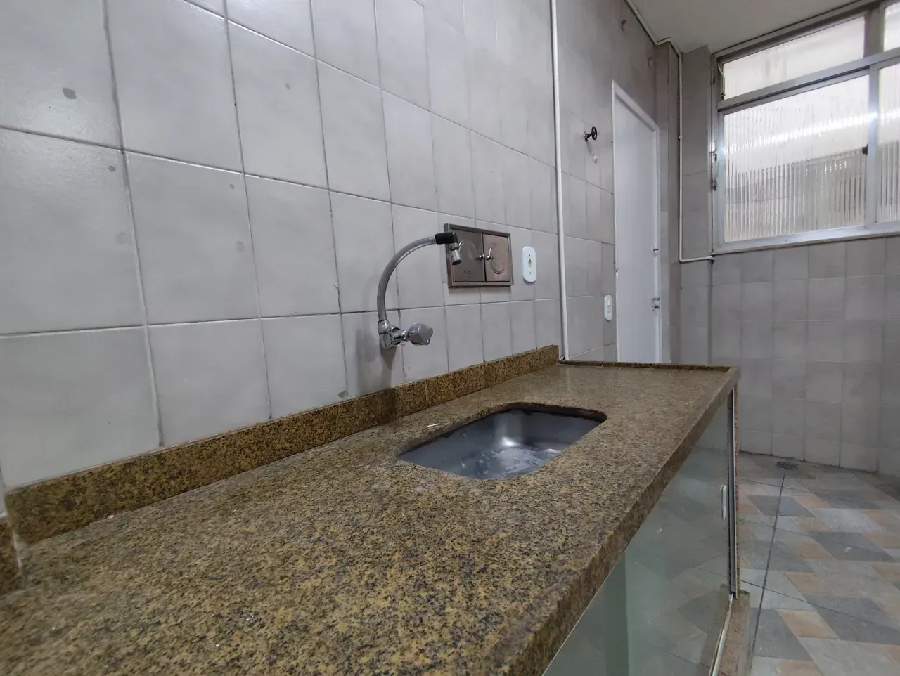 2-bedroom apartment with a separate, closed kitchen — photo 2