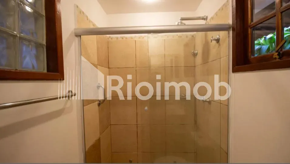 Casa de 4 dormitorios con 4 baños y parrilla embutida — photo 27