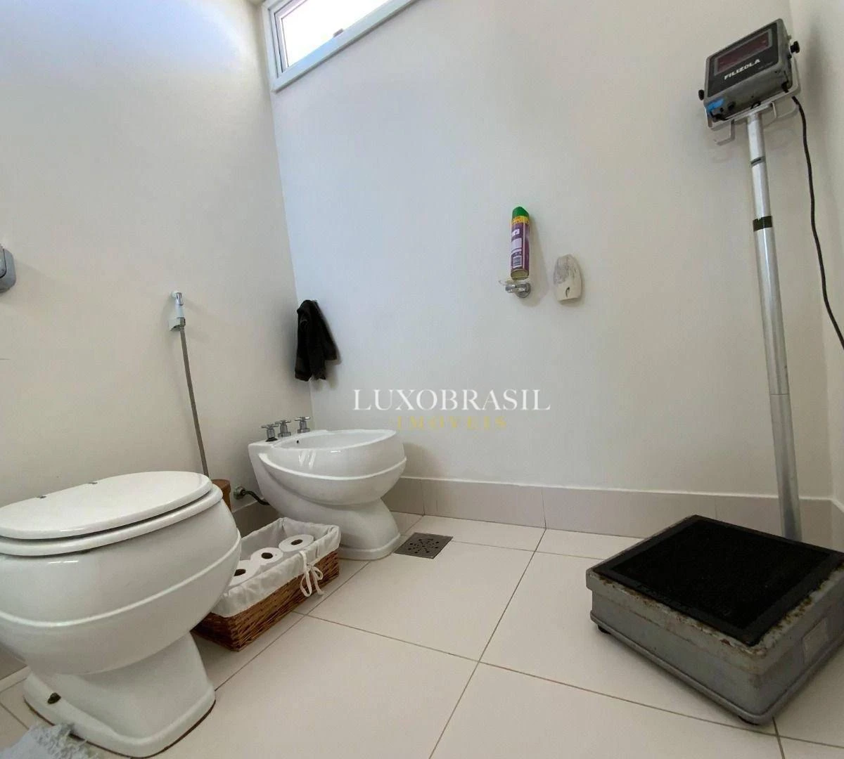 Apartment with 4 suites and access to shared pool — photo 35