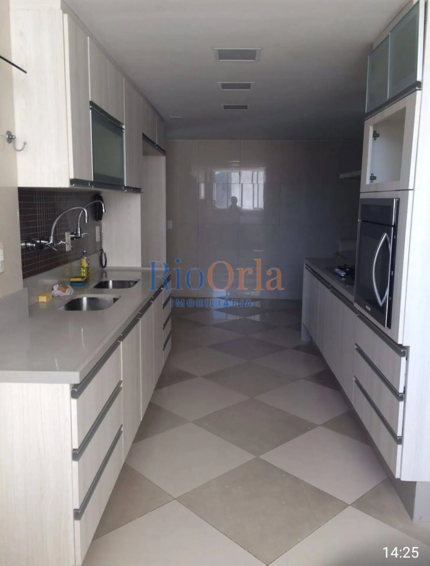Unfurnished apartment with 4 bedrooms and 5 bathrooms — photo 13