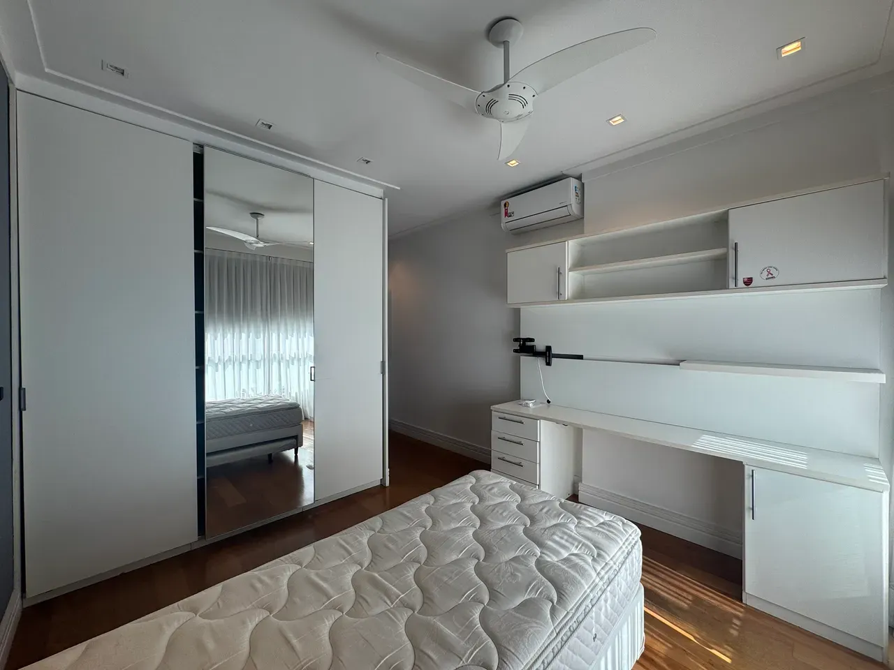 Unfurnished apartment with 4 bedrooms and 5 baths — photo 18
