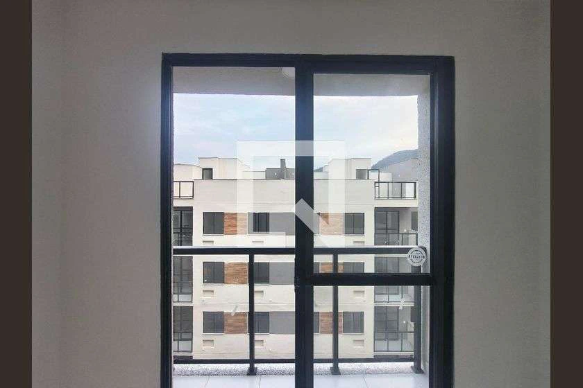 2-bedroom apartment with a separate kitchen and balcony