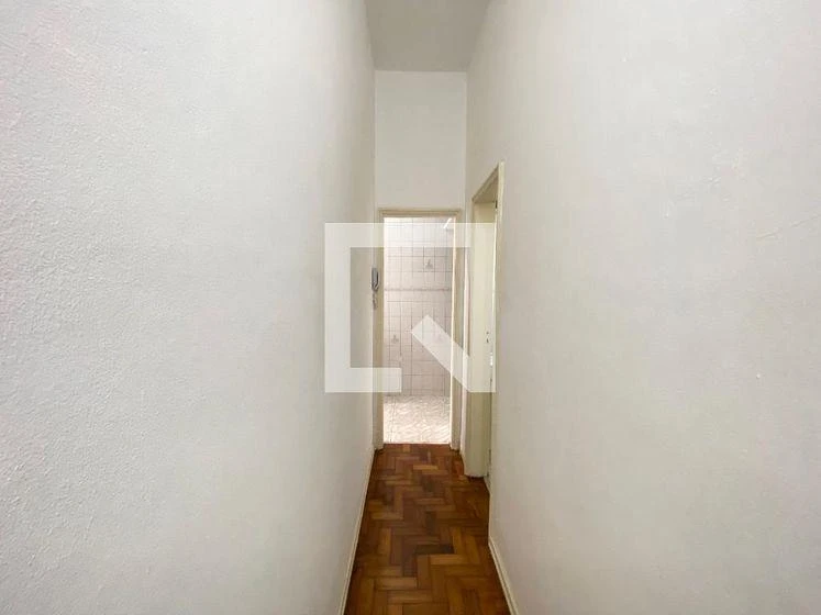 Wood or laminate floors in a one-bedroom apartment, 50 m² — photo 9